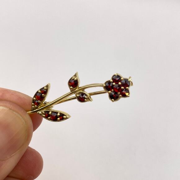 Vintage 14K Gold Fower Brooch With Prong Set Garnet Leaves and Petals - Picture 2 of 10
